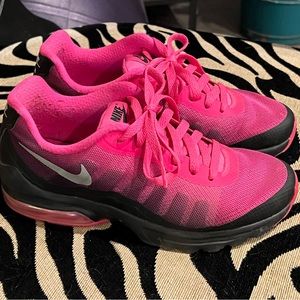 NIKE Black and Hot Pink SZ 6